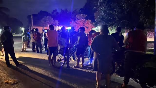 Las dos unidades se impactaron casi de frente causando que los conductores salieran proyectados