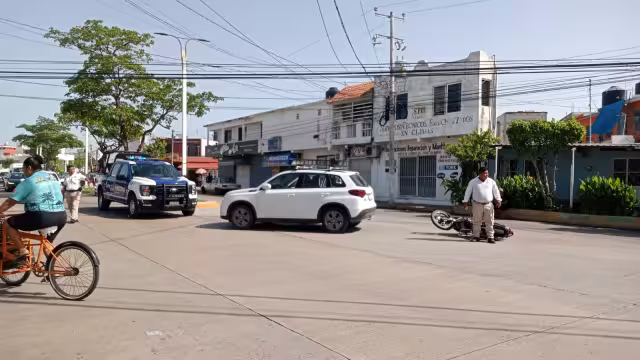 No hubo lesionados, solo daños materiales y un bloqueo al carril de circulación.