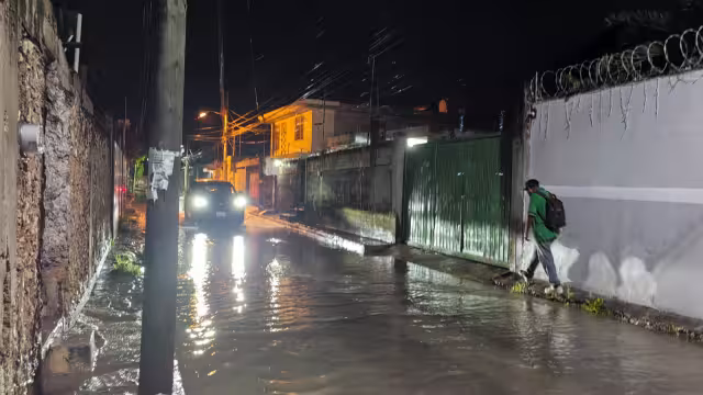 Lluvia deja inundaciones en la capital