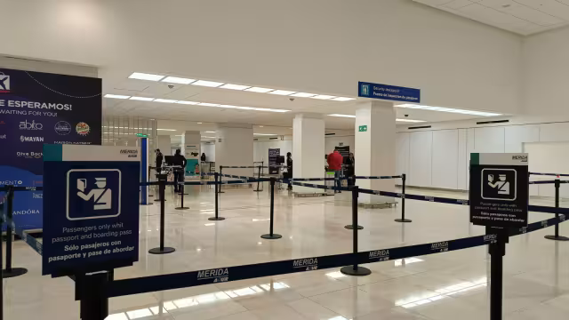 Hay regular afluencia de pasajeros en el aeropuerto de Mérida