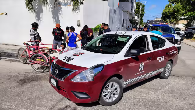 Aparatoso accidente vehicular en la colonia Tecolutla