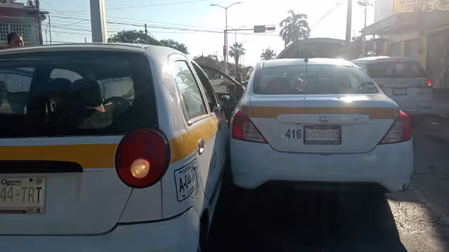 Ciudadanos piden intervención de las autoridades por conducta de taxista en Chetumal