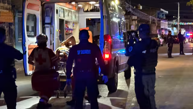 La víctima del ataque fue trasladada de emergencia para su atención médica.