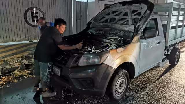 Cortocircuito, probable causa de incendio vehicular