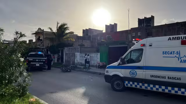 Elementos de la Policía Estatal en Cancún protagonizaron un accidente vial
