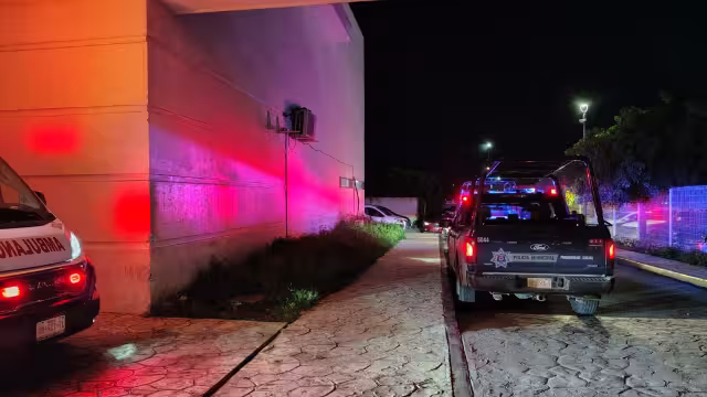 Paramédicos trasladaron a un menor al hospital general de Cancún para recibir asistencia médica