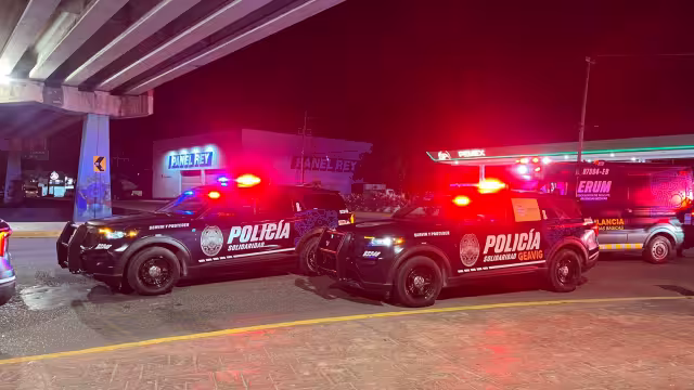 Tras el ataque, la mujer logró liberarse y comenzó a pedir ayuda a automovilistas y peatones que transitaban por la zona