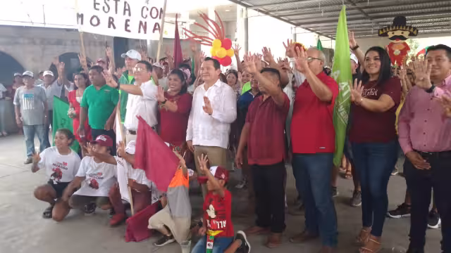 Joaquín Díaz Mena visita Muxupib