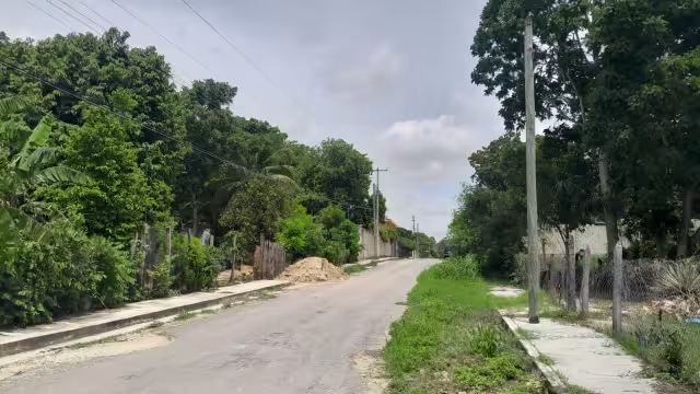 Residentes sin electricidad desde la noche del martes, afectados por el calor y mosquitos.