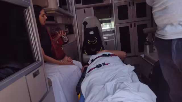 El hombre tuvo que asistir a bordo de una ambulancia