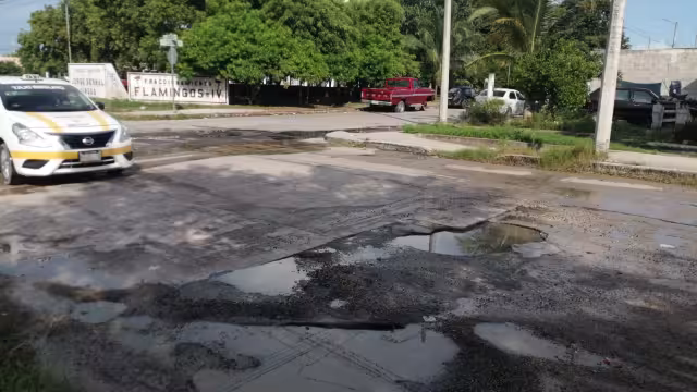 Derivan aguas residuales en calles de colonia Flamingos