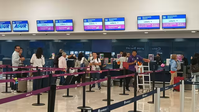 Hay regular afluencia de pasajeros en el aeropuerto de Mérida