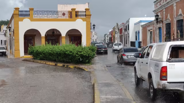 Lluvias fuertes a puntuales muy fuertes sobre entidades del centro