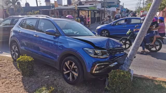 Accidente en Santa Isabel deja un menor lesionado y daños materiales