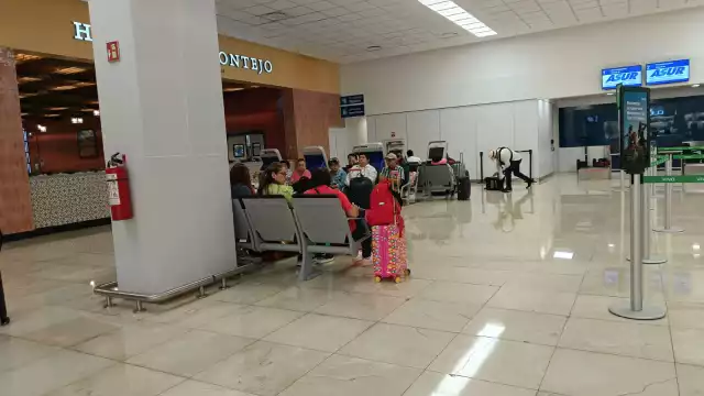 Hay regular afluencia de pasajeros en el aeropuerto de Mérida