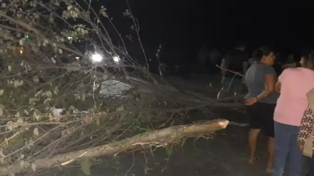 36 horas del bloqueo en la carretera federal 180, pobladores de Nuevo Progreso y San Antonio Cárdenas exigen soluciones urgentes a los apagones