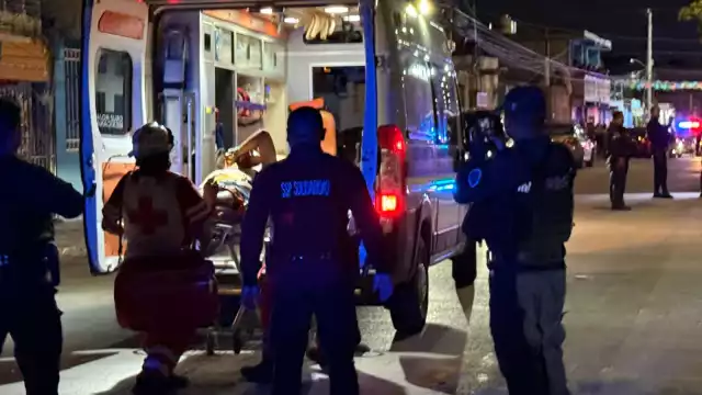 La víctima del ataque fue trasladada de emergencia para su atención médica.