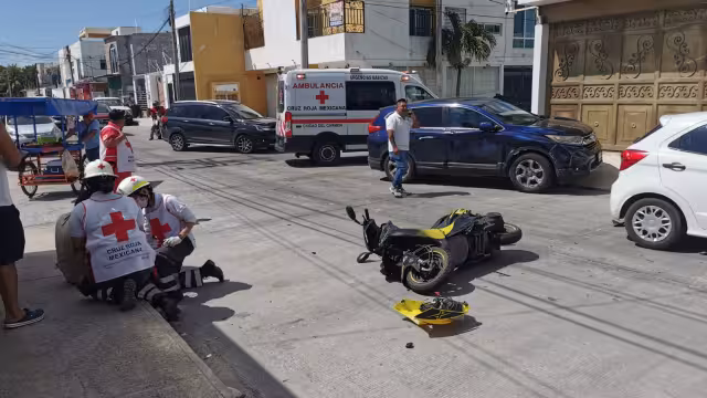 Un motociclista no hizo alto y se impactó contra una camioneta en San Agustín del Palmar