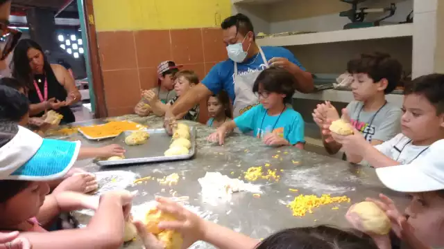 La enseñanza en la cantidad de comida en el menor es vital para que no aumente de peso