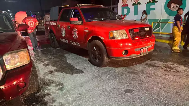 Cuerpos de emergencia acudieron a la Colonia Renovación tras el reporte de un corto circuito en una vivienda
