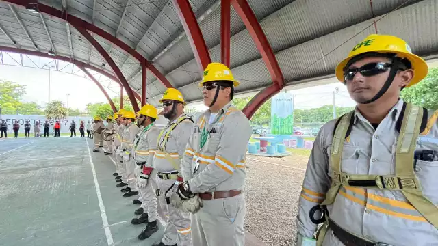 La CFE despliega equipo y personal en puntos estratégicos ante la posible intensificación del ciclón Helene.