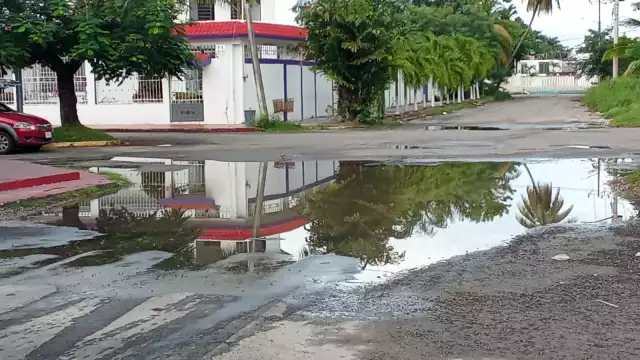 Encharcamientos en Chetumal provocadas por deficientes coladeras.