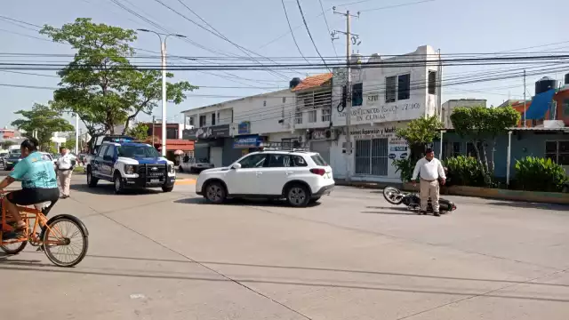 No hubo lesionados, solo daños materiales y un bloqueo al carril de circulación.