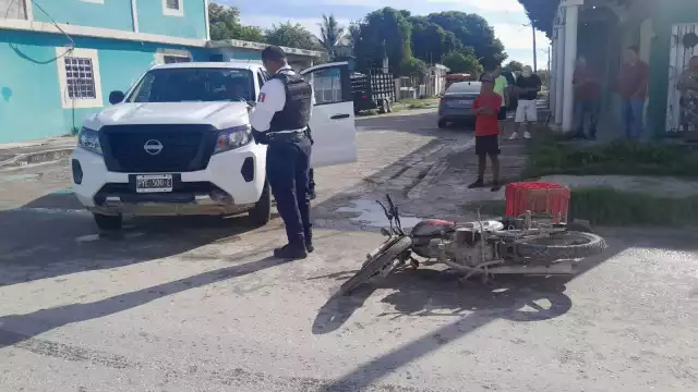 Un hombre  y una menor lesionados al derrapar  en su motocicleta.
