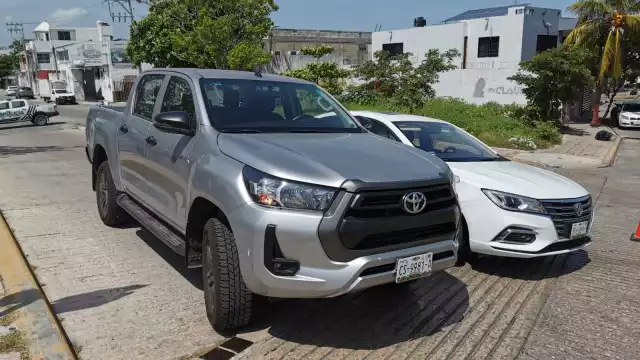 Percance entre particulares deja bloqueo vial.