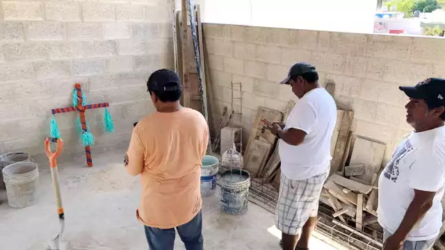 El 3 de mayo, Día de la Santa Cruz, fue celebrado por albañiles en Campeche como símbolo de protección y fe.