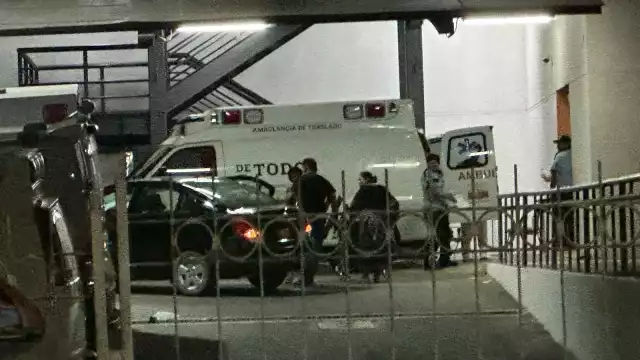 Una de las víctimas alcanzó a llegar con su familia a pedir ayuda, pero falleció desangrado en el predio.