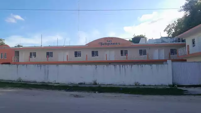 Dos hombres asaltaron con armas de fuego el hotel Los Tulipanes en la colonia Carlos Salinas de Gortari, llevándose un botín de 12 mil pesos