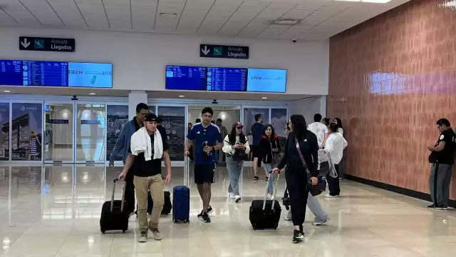 Hubo programado un total de 42 vuelos de salidas y llegad