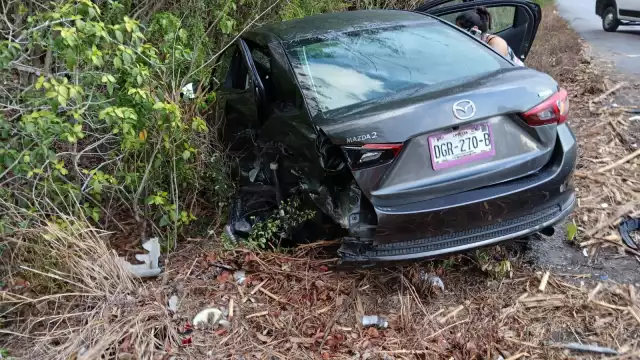 Choque en carretera Champotón-Campeche involucra dos vehículos: no se reportan lesionados de gravedad