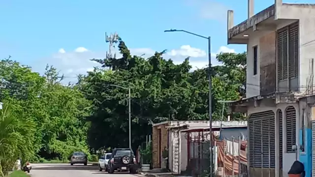 Ciudadanos critican luminarias en Arboledas 2.