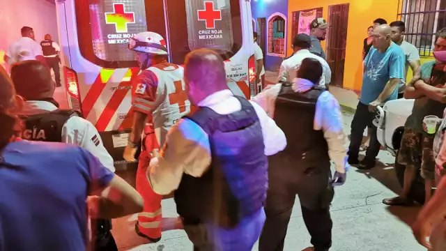 Los paramédicos tuvieron que actuar rápido debido a la condición de la víctima.