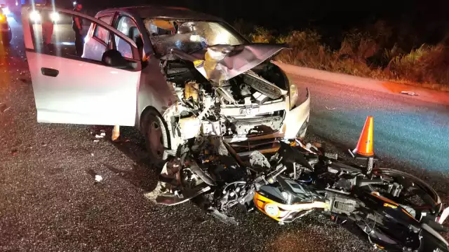 Motociclista grave tras brutal choque en la carretera a Bahamitas