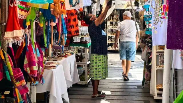 Denuncian falta de claridad en entrega de locales del Centro Artesanal