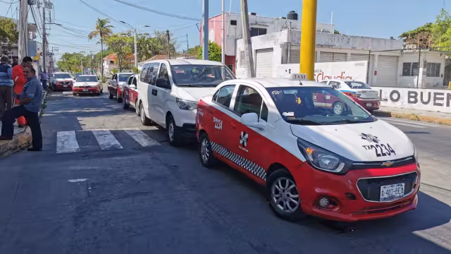 Protesta de taxistas por presunto transporte ilegal