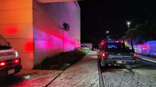 Paramédicos trasladaron a un menor al hospital general de Cancún para recibir asistencia médica