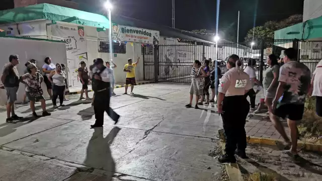 Vecinos de Carmen se organizan contra apagones y presionan a CFE