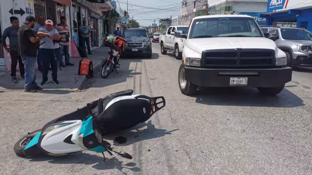 Motociclista lesionada tras rebase imprudente en la Belisario Domínguez