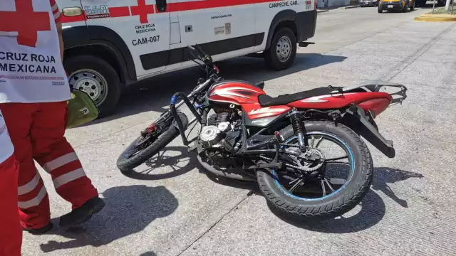 Motociclistas lesionados por maniobra peligrosa en calles de Campeche