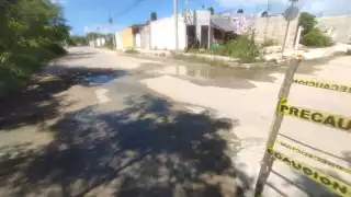 Las aguas residuales se pueden ver en diferentes puntos de la colonia.