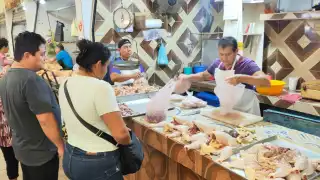Comerciantes de Ciudad del Carmen en riesgo de quiebra por competencia informal  de pollo