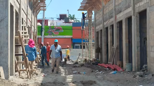 La ausencia de obras públicas y privadas desde hace seis meses ha puesto a cientos de familias en crisis