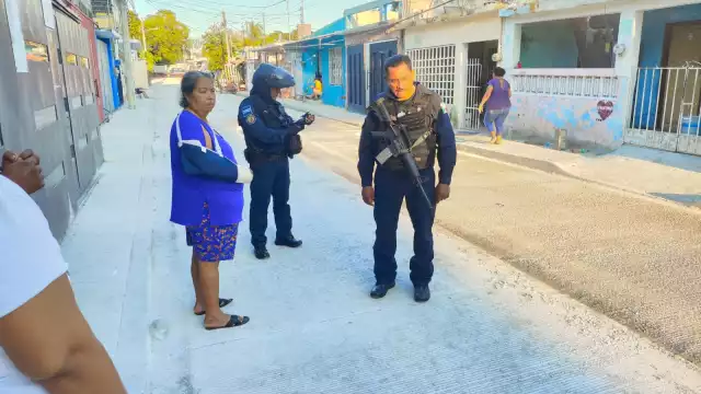Conductor ebrio daña obra de repavimentación en el Barrio Chino y provoca molestia entre vecinos