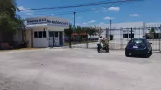 Exponen a maquiladora de Tizimín por obligar a sus empleados a desyerbar la fábrica