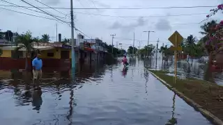 Fuertes lluvias azotan la ciudad de Chetumal, en Quintana Roo