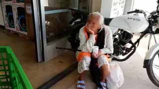 Preocupa el aumento de abuelitos que piden limosna en espacios públicos y comercios de Tizimín